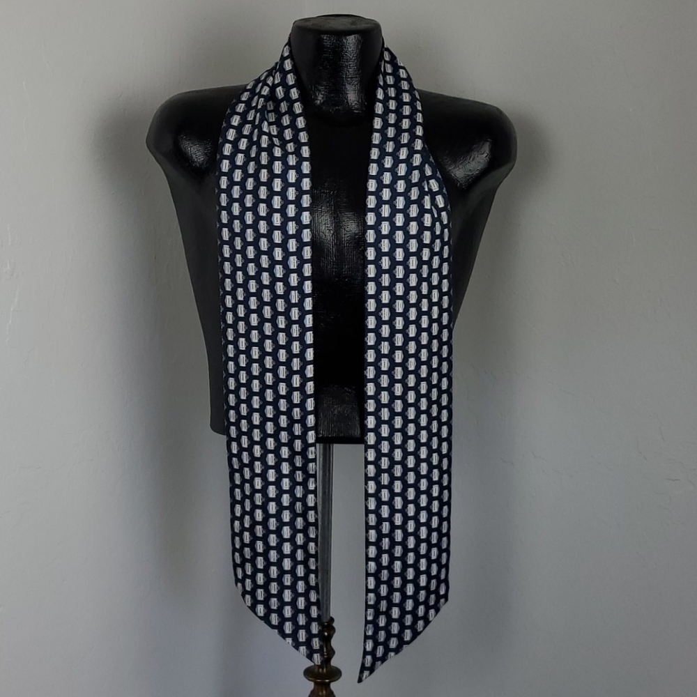 Vineyard Vines Martha's Vineyard Blue White scarf